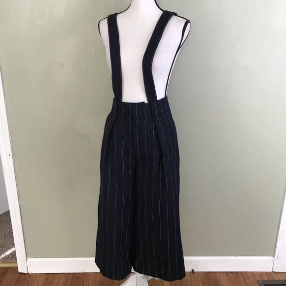 MO & Co NWT Pin Strip Capri w Shoulder Straps XS - Picture 3 of 8